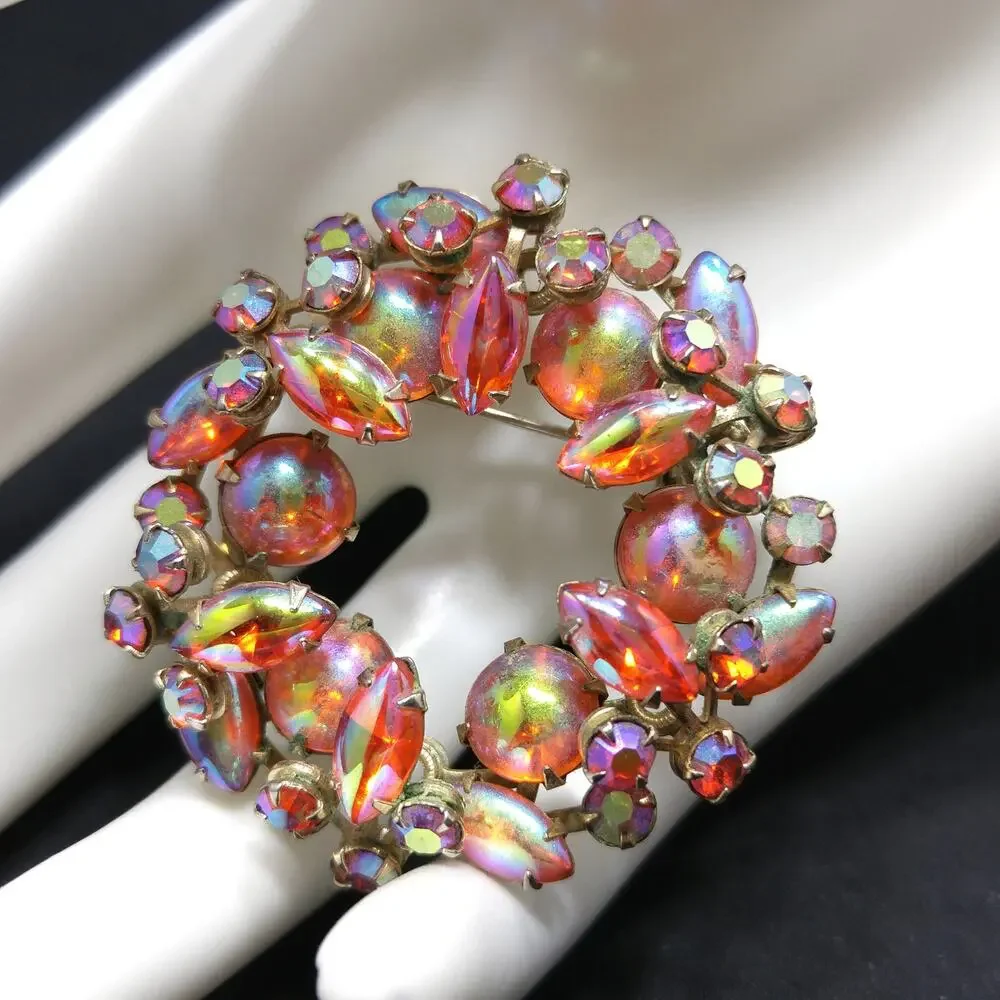 Mid-Century Iridescent Wreath Brooch, Art Glass, 1950s Vintage Jewelry